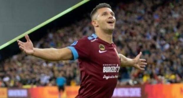 同时在地面 同时在地面