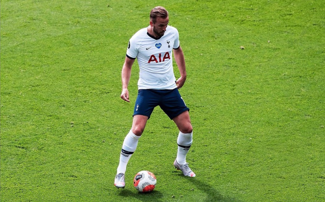 他面对多个 他面对多个