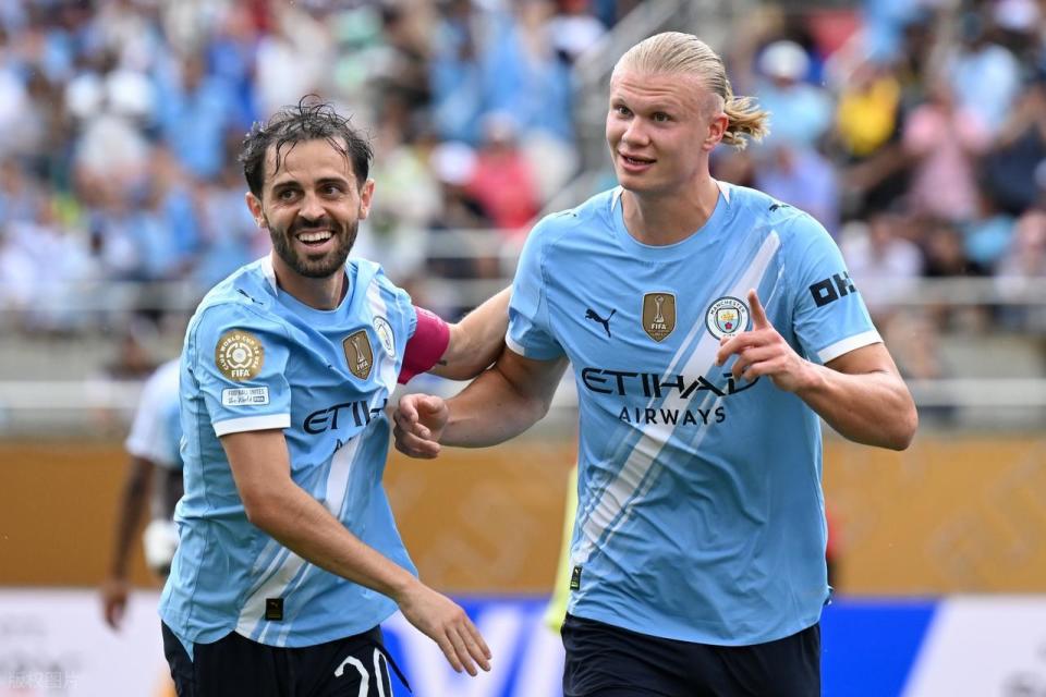 少年球迷与 少年球迷与